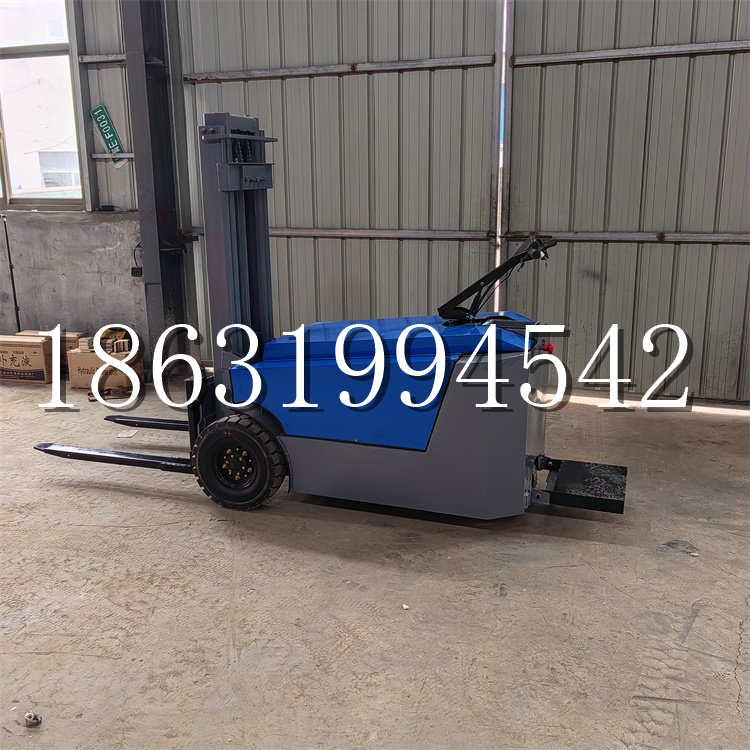 锡林浩特市全电动叉车插腿式堆高车液压装卸车1.5吨升高小型站驾式铲车